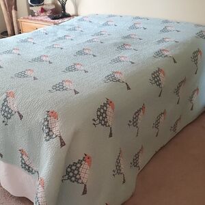 Charming Bird Pattern Quilt (On A Queen Bed) Sz 108 X 90